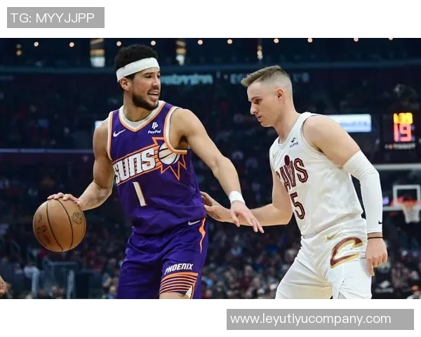 布克强调新三巨头需稳步前行吸取教训避免重蹈覆辙 布克强调新三巨头需稳步前行吸取教训避免重蹈覆辙