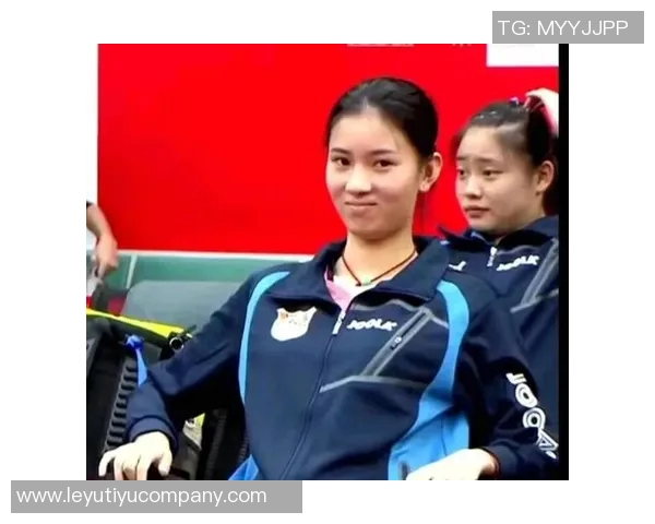 罗马诺与菲米亲密合影赞其场上表现与场下魅力并存