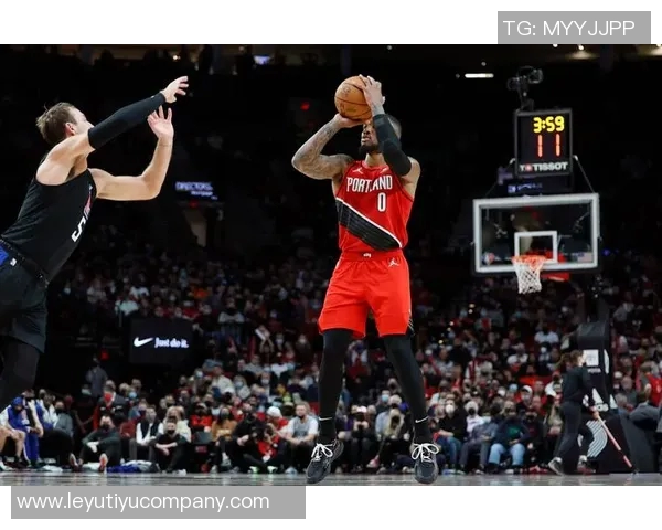 夸梅直言布朗尼不应模仿库里和利拉德的超远三分风格