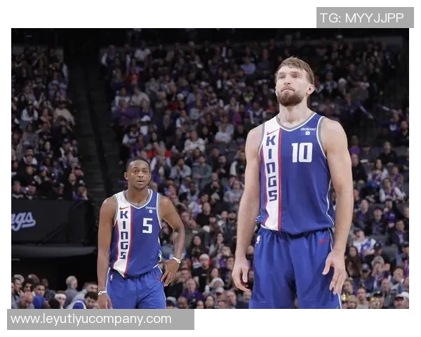 福克斯第三节火力全开7投6中狂砍16分上半场表现平平仅得4分