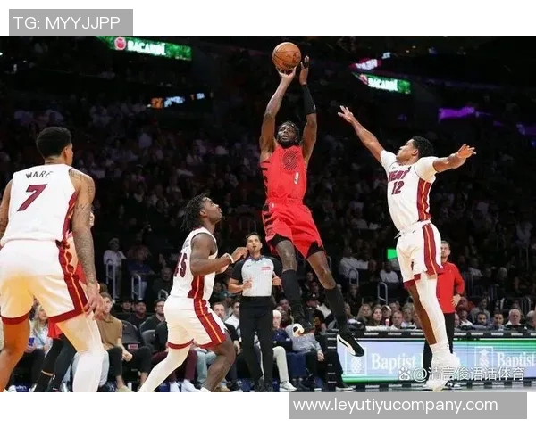 约维奇半场表现亮眼6投3中罚球全中贡献10分外加3篮板2助攻1盖帽 约维奇半场表现亮眼6投3中罚球全中贡献10分外加3篮板2助攻1盖帽