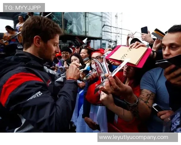 沃尔夫表现出色27号秀10投6中三分全中助力球队赢得比赛