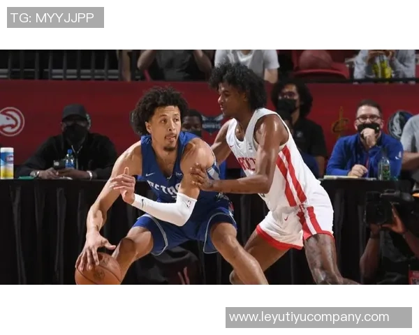 杰伦格林的女友在香港澳门游玩凌晨起床享受美食乐趣